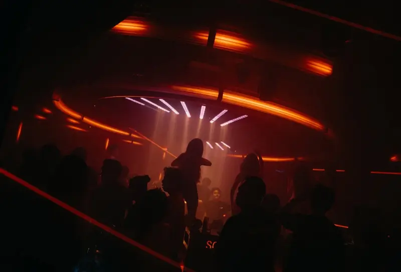Đêm nhạc dưới vòng sáng 360° tại Drave Club