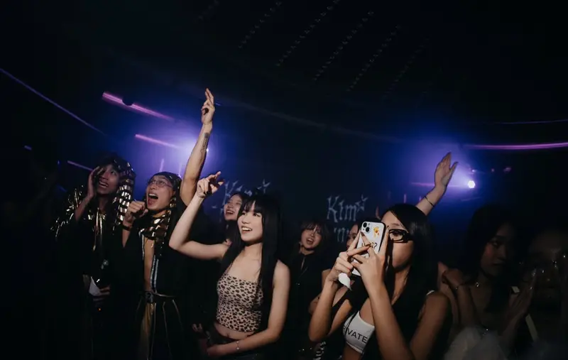 Khách quẩy hết mình tại Drave Club